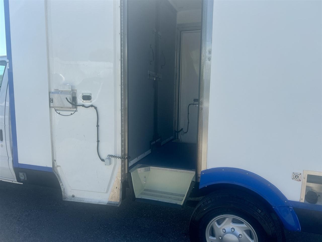 Ford E-Series Cutaway E-350 SRW 138" WB 2023