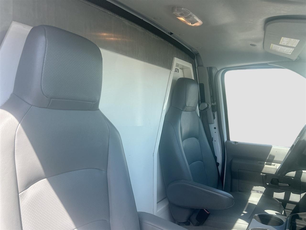 Ford E-Series Cutaway E-350 SRW 138" WB 2023
