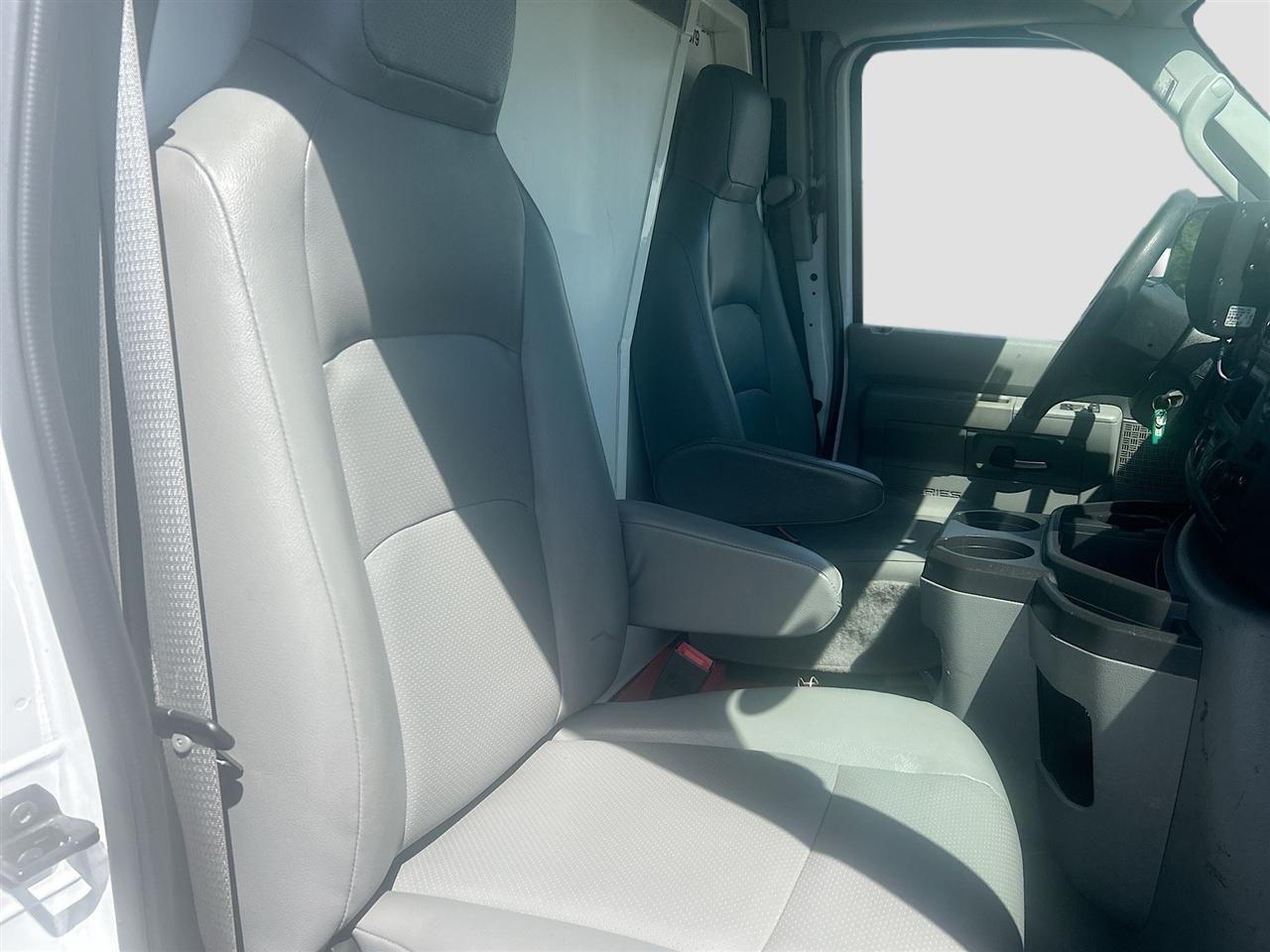 Ford E-Series Cutaway E-350 SRW 138" WB 2023
