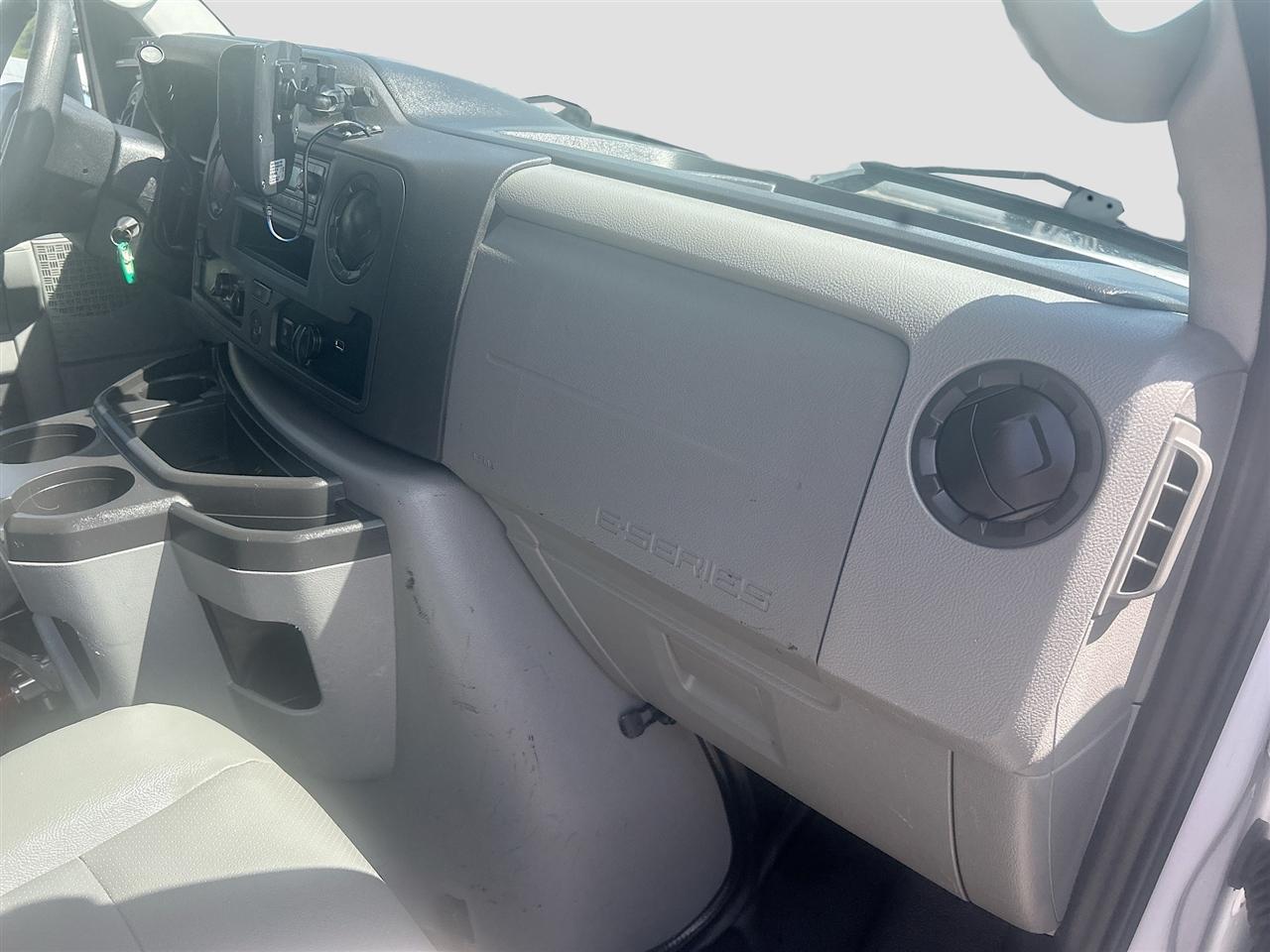 Ford E-Series Cutaway E-350 SRW 138" WB 2023