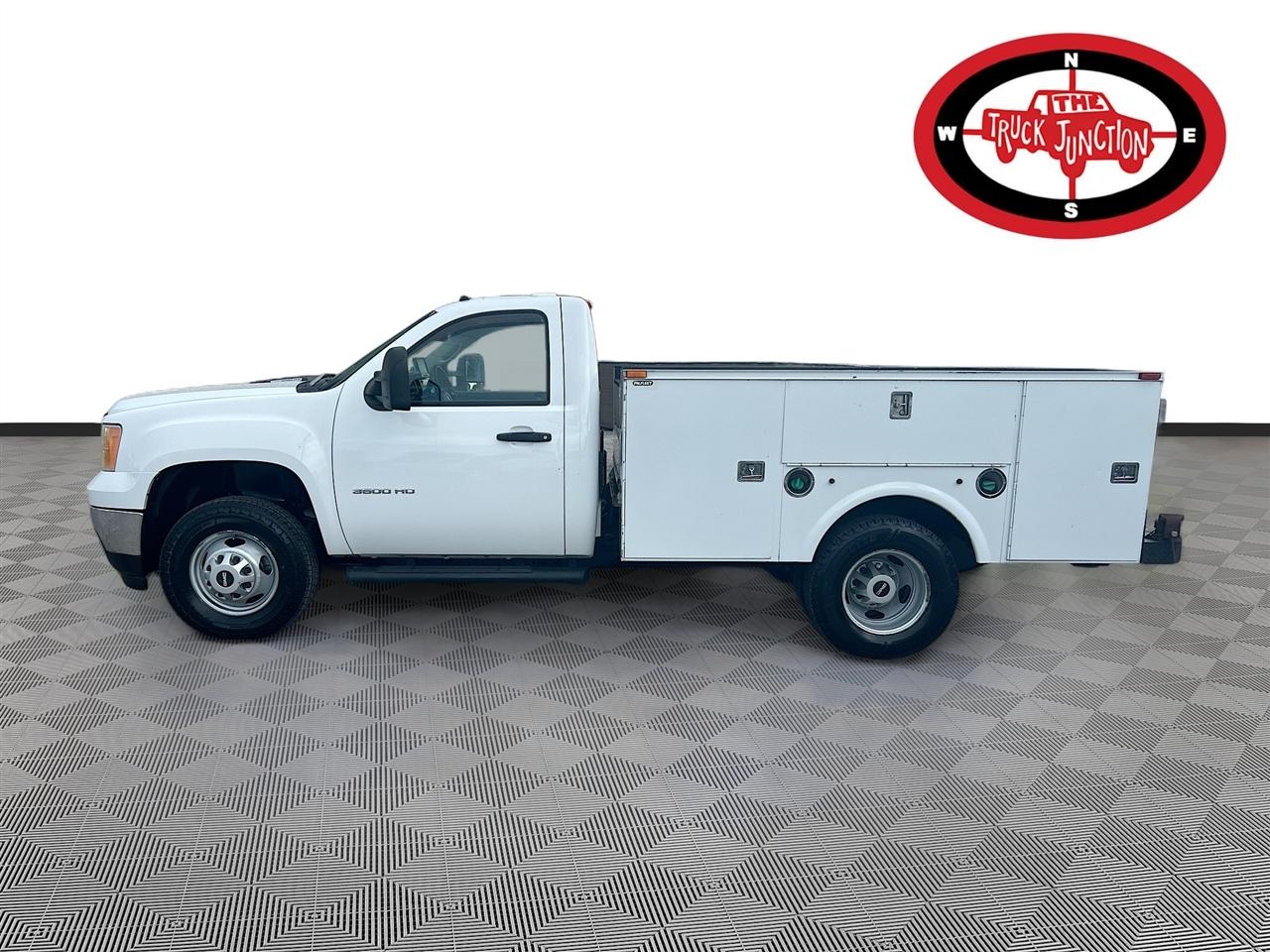 GMC Sierra 3500HD 2WD Reg Cab 137.5" WB, 59.8" CA WT 2011