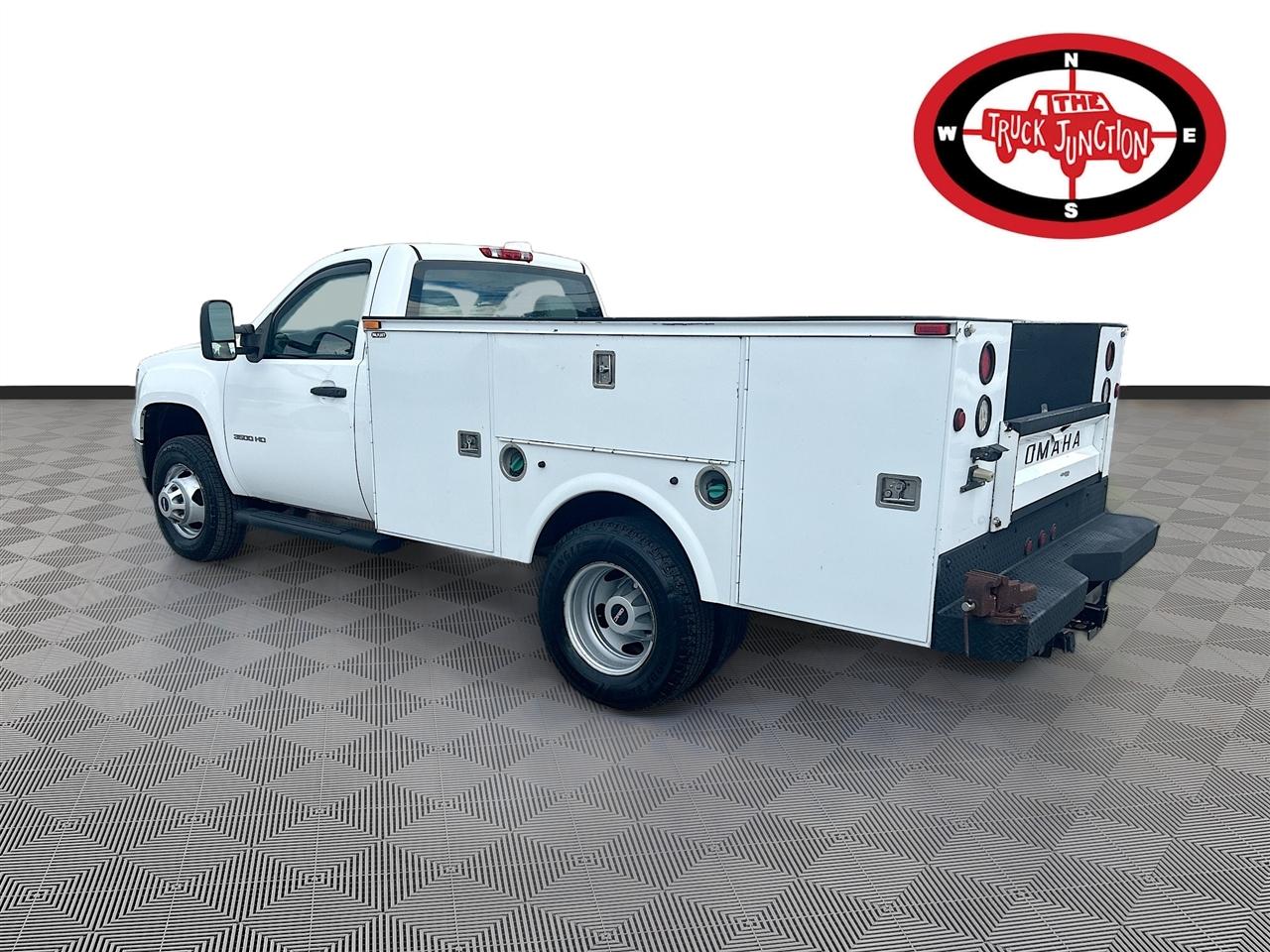 GMC Sierra 3500HD 2WD Reg Cab 137.5" WB, 59.8" CA WT 2011