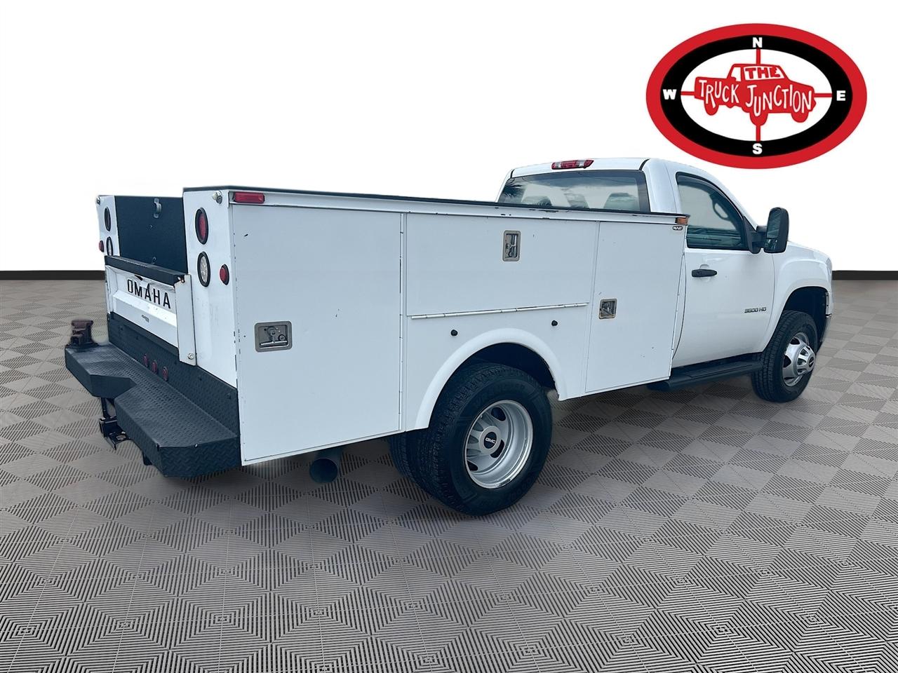 GMC Sierra 3500HD 2WD Reg Cab 137.5" WB, 59.8" CA WT 2011