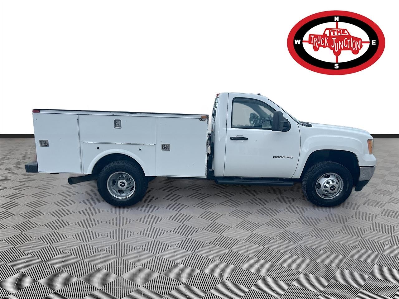 GMC Sierra 3500HD 2WD Reg Cab 137.5" WB, 59.8" CA WT 2011
