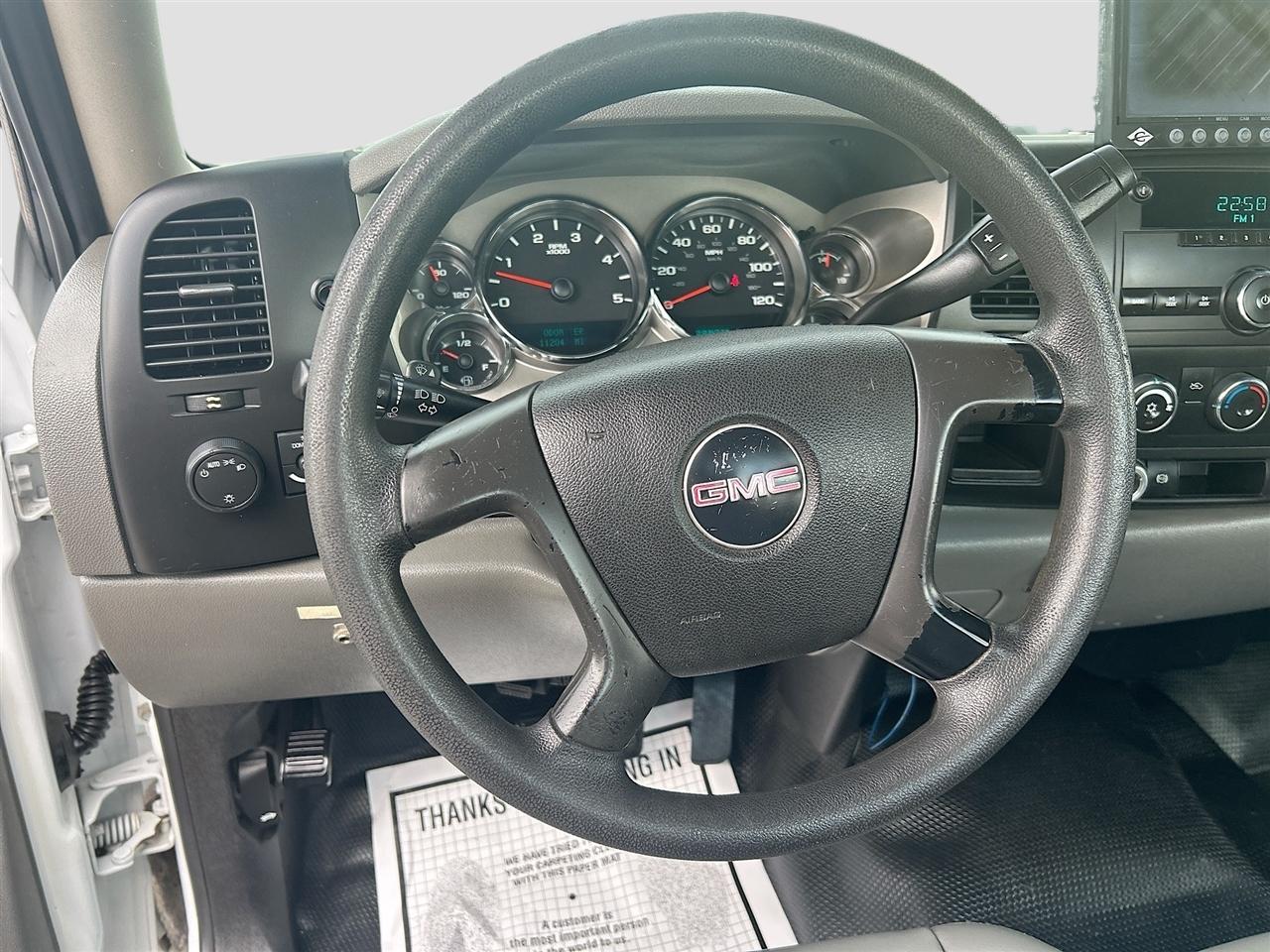 GMC Sierra 3500HD 2WD Reg Cab 137.5" WB, 59.8" CA WT 2011