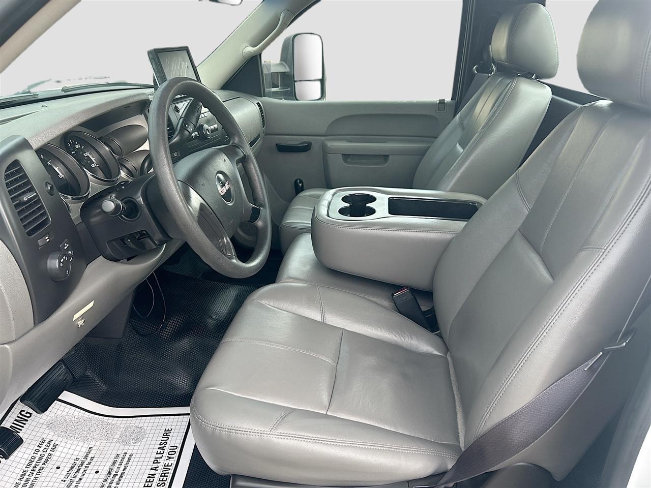 GMC Sierra 3500HD 2WD Reg Cab 137.5" WB, 59.8" CA WT 2011