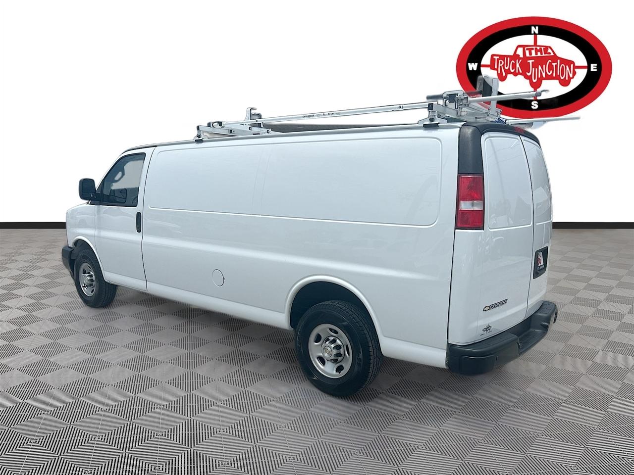 Chevrolet Express Cargo Van RWD 3500 155" 2023