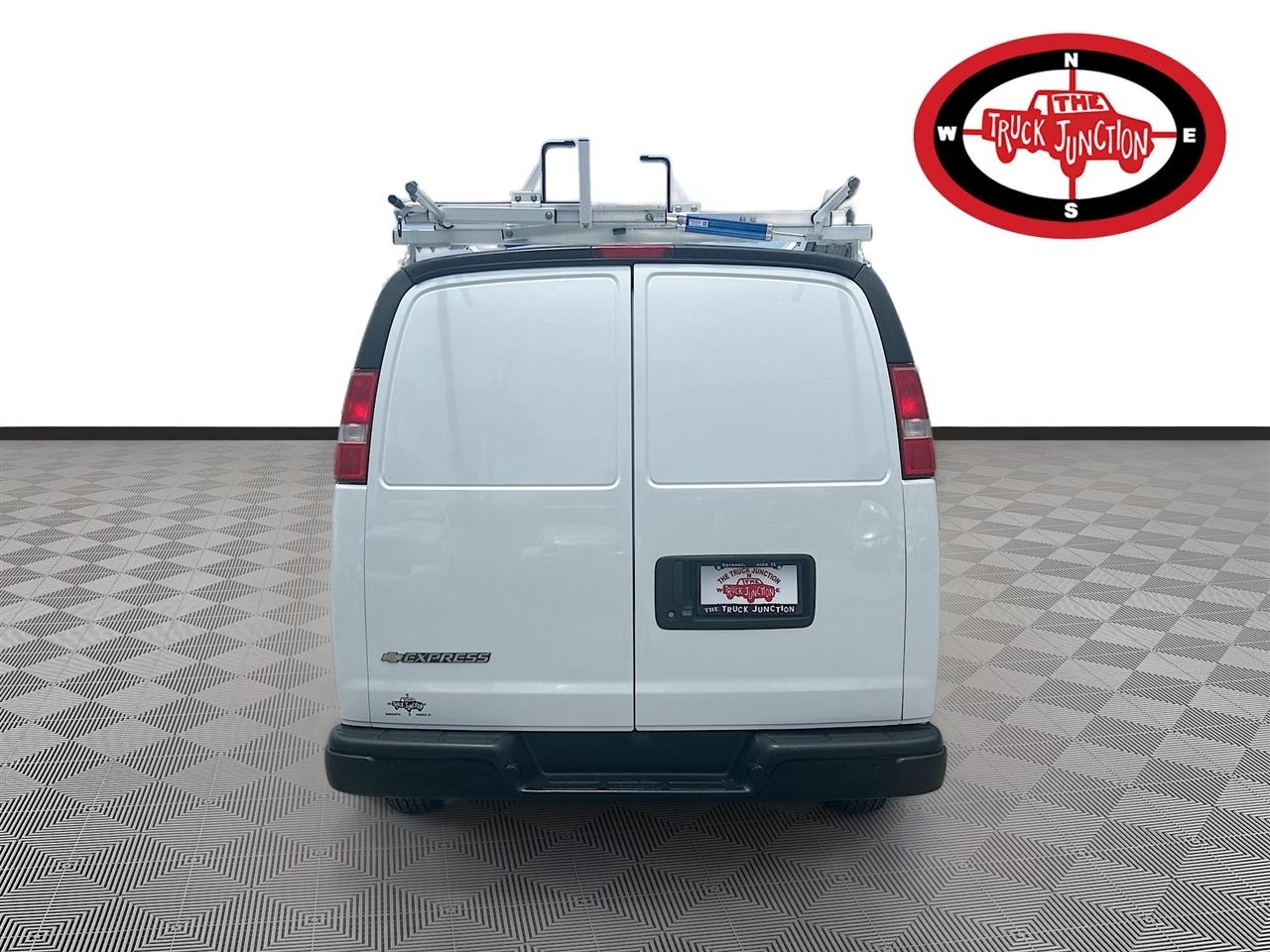 Chevrolet Express Cargo Van RWD 3500 155" 2023