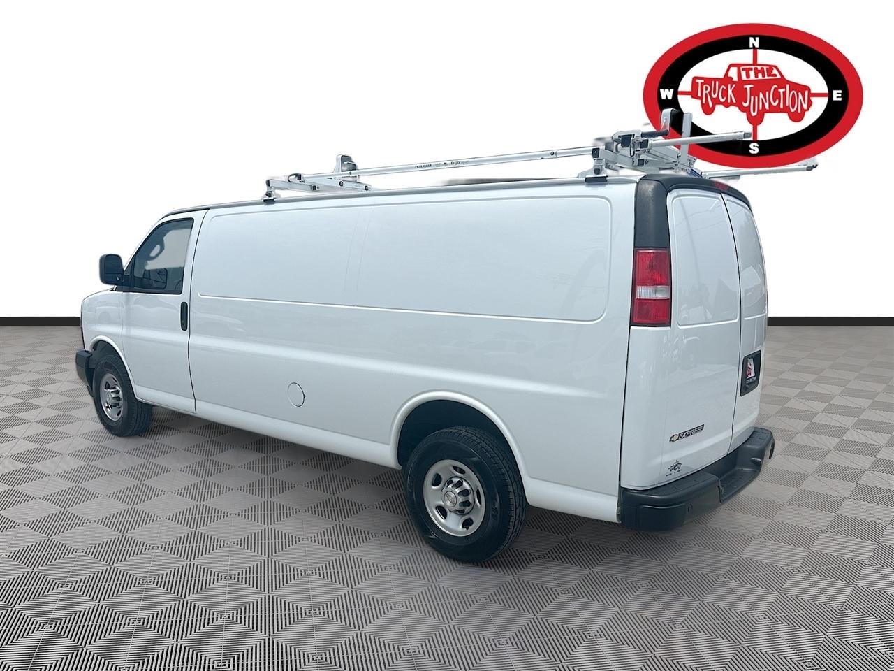 Chevrolet Express Cargo Van RWD 3500 155" 2023
