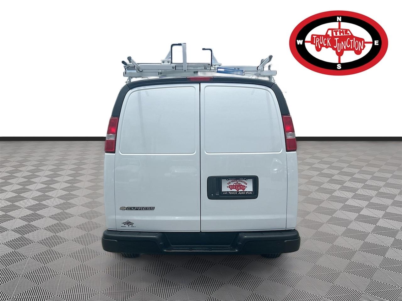 Chevrolet Express Cargo Van RWD 3500 155" 2023