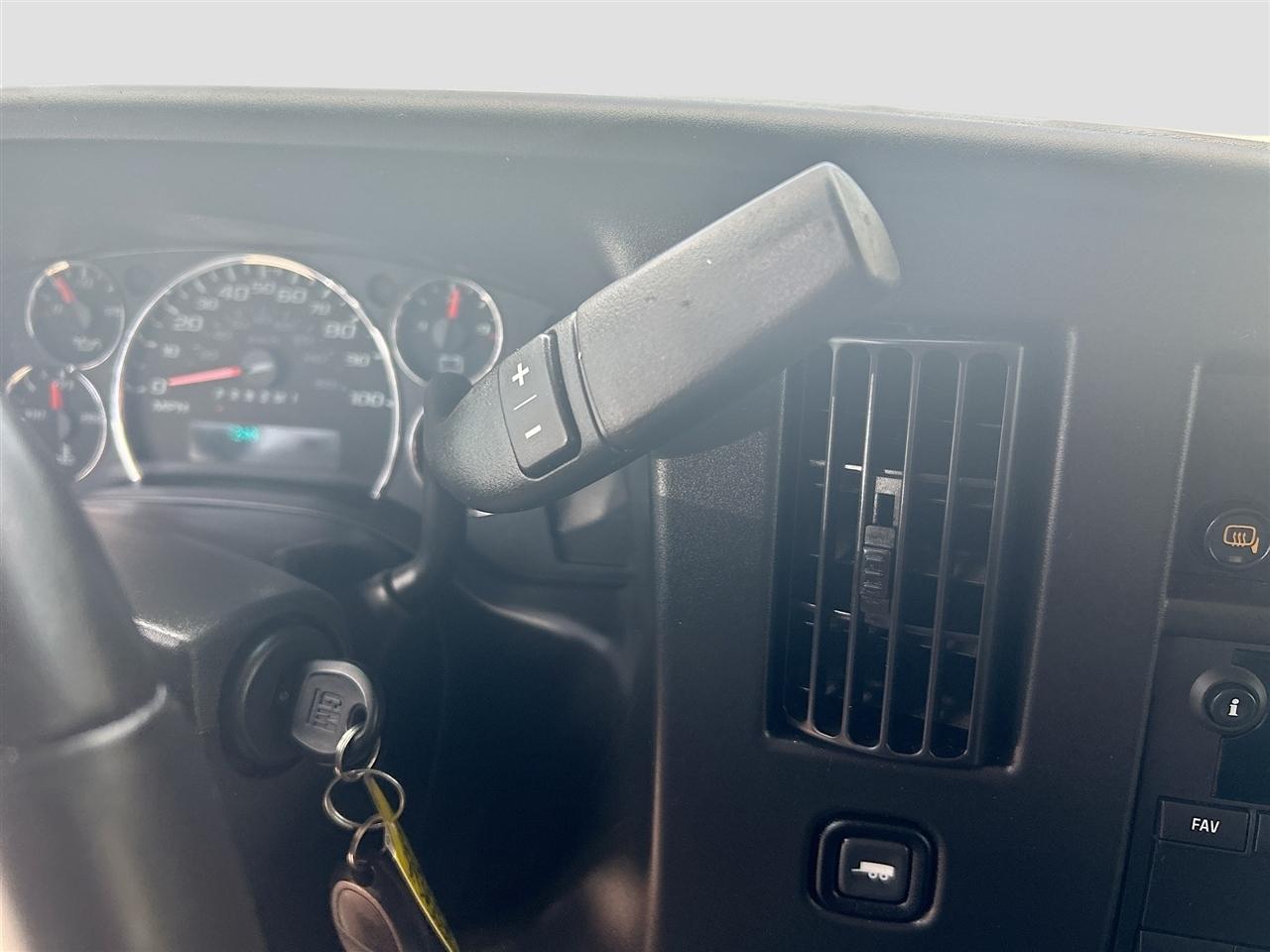 Chevrolet Express Cargo Van RWD 3500 155" 2023