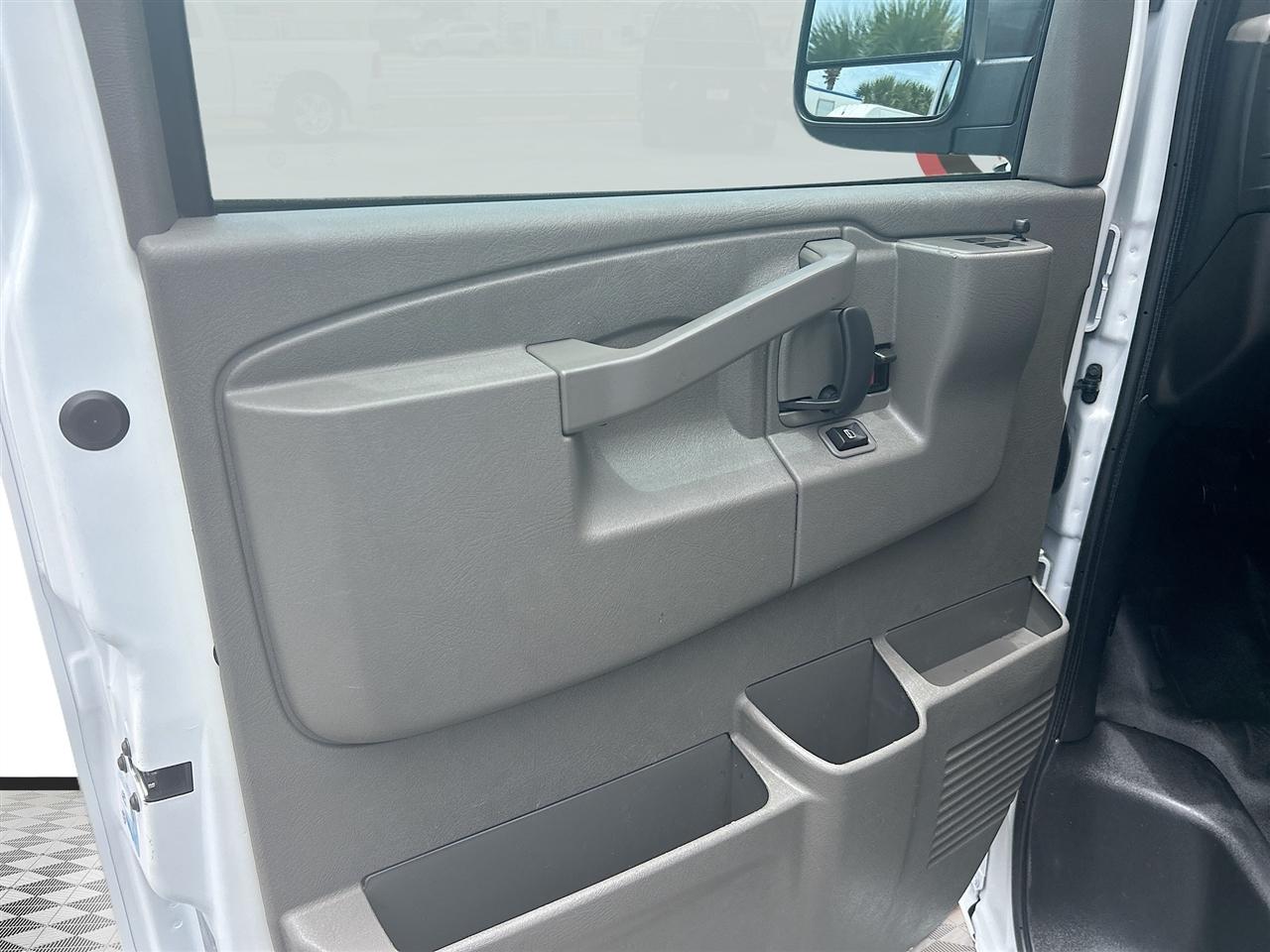 Chevrolet Express Cargo Van RWD 3500 155" 2023
