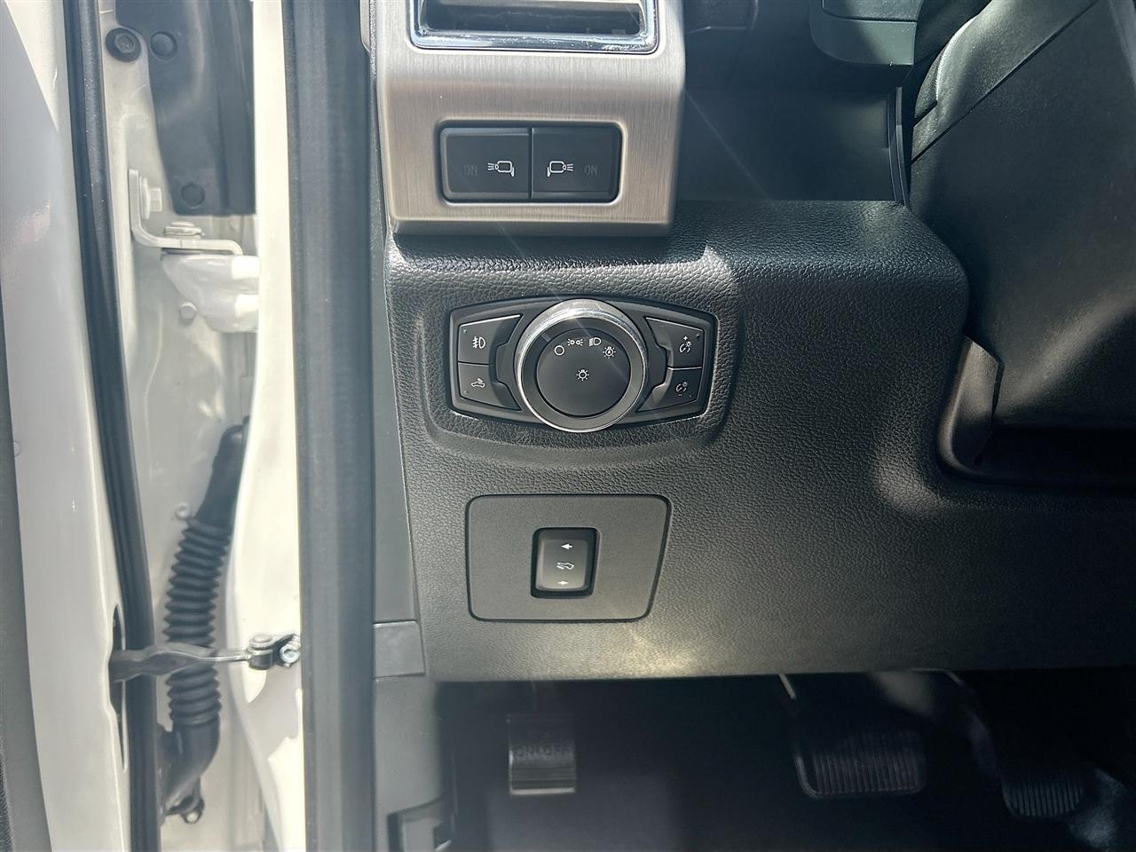 Ford F-150 4WD SuperCrew 145" Platinum 2015