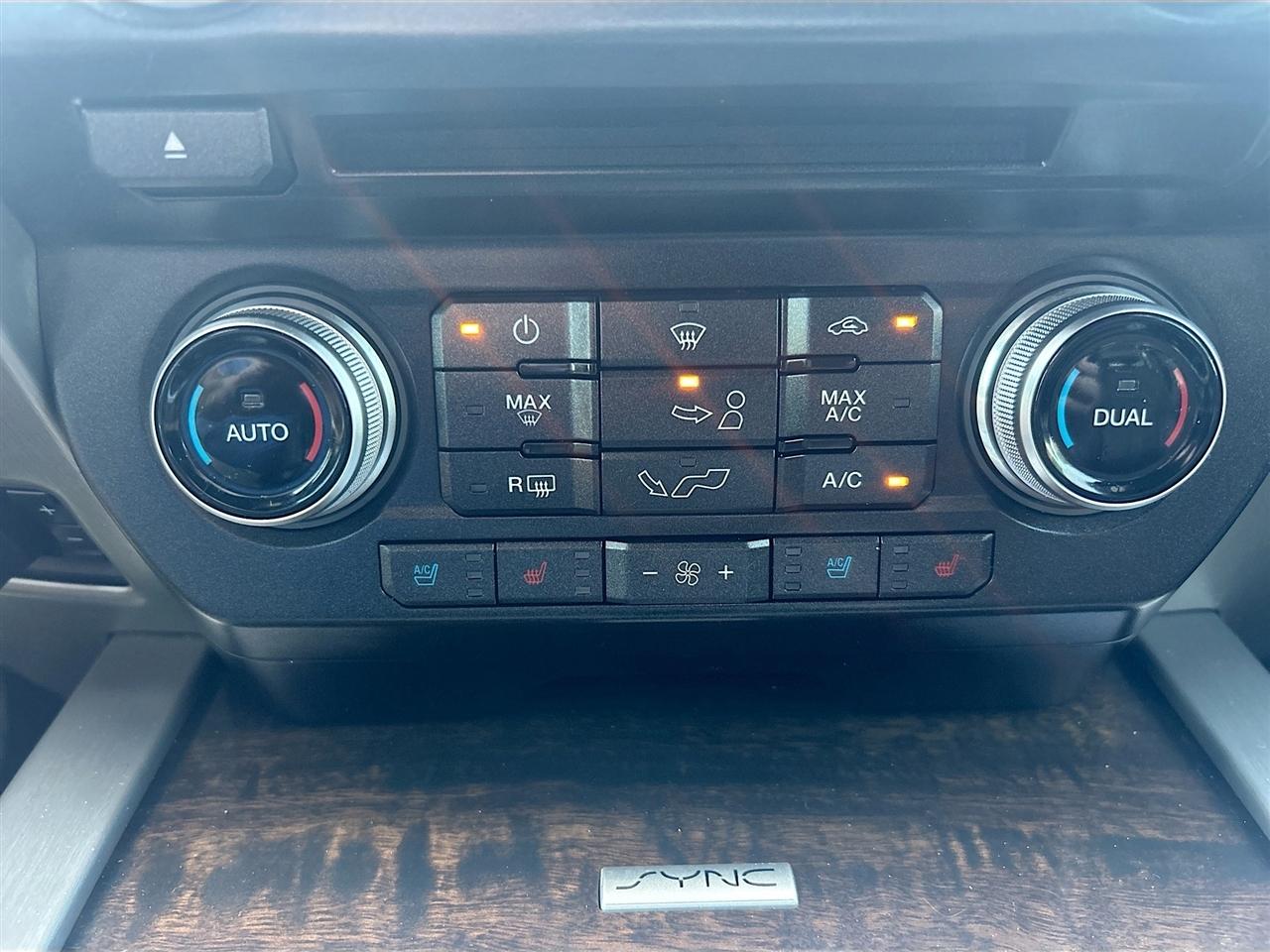 Ford F-150 4WD SuperCrew 145" Platinum 2015