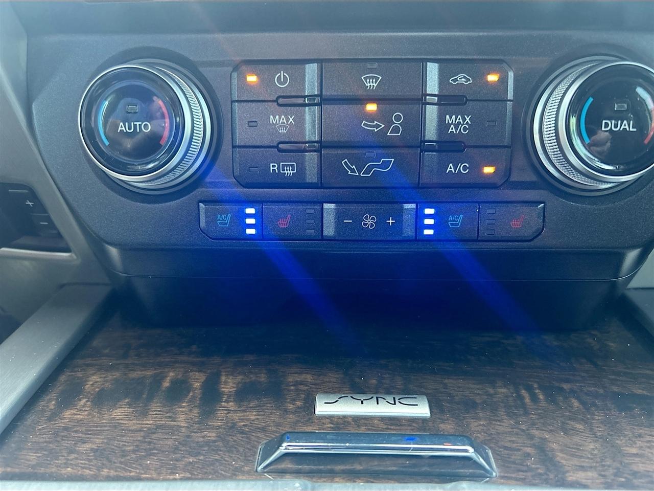 Ford F-150 4WD SuperCrew 145" Platinum 2015