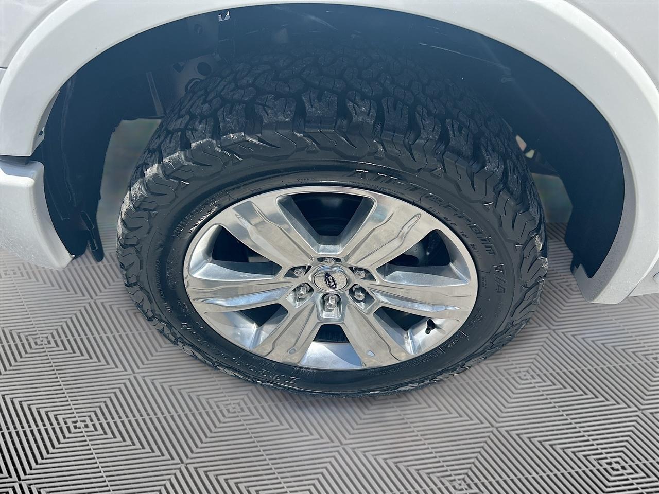Ford F-150 4WD SuperCrew 145" Platinum 2015