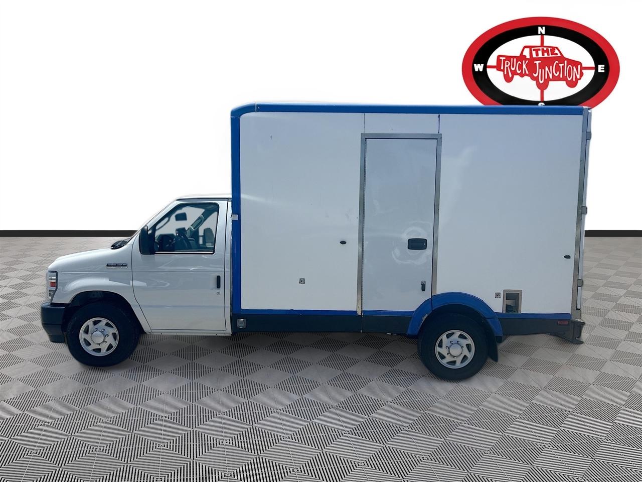 Ford E-Series Cutaway E-350 SRW 138" WB 2023