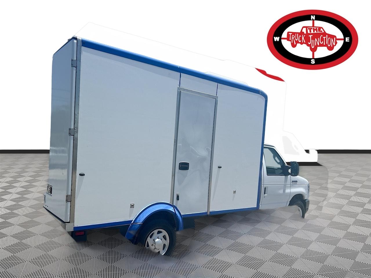 Ford E-Series Cutaway E-350 SRW 138" WB 2023