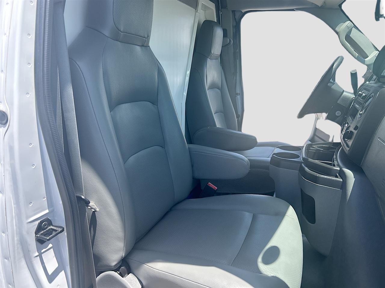Ford E-Series Cutaway E-350 SRW 138" WB 2023