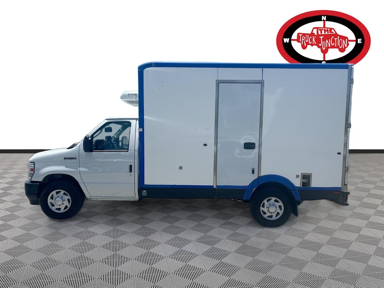 Ford E-Series Cutaway E-350 SRW 138" WB 2023