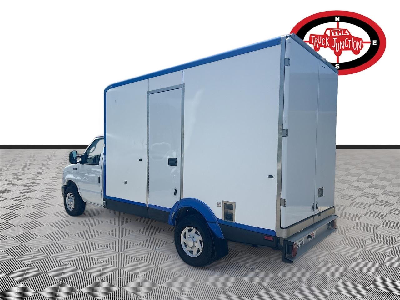 Ford E-Series Cutaway E-350 SRW 138" WB 2023