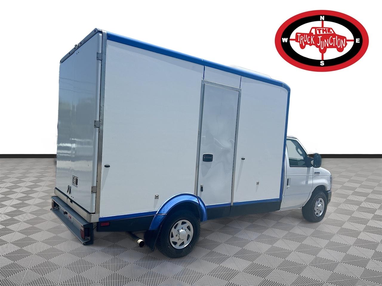 Ford E-Series Cutaway E-350 SRW 138" WB 2023