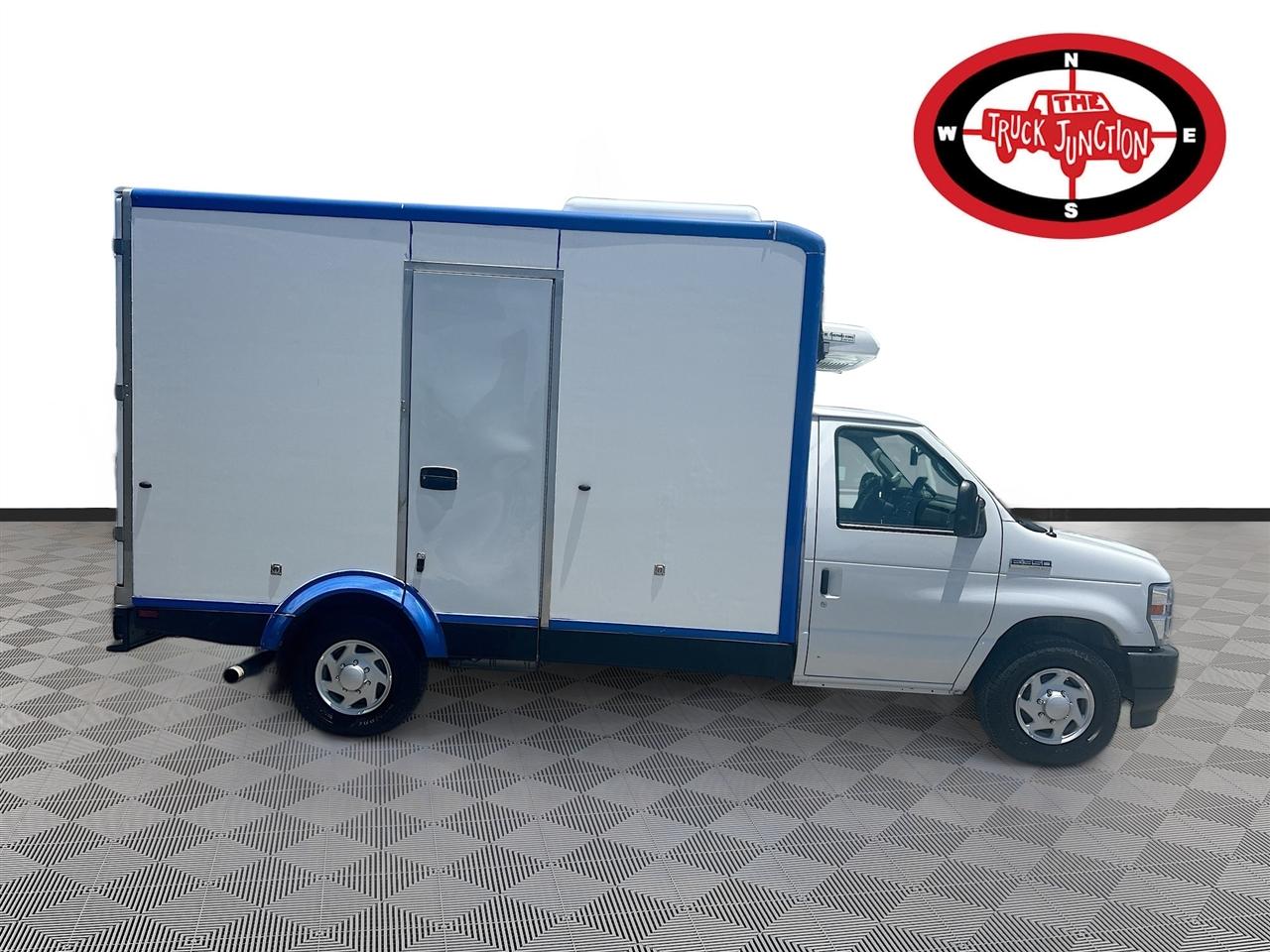 Ford E-Series Cutaway E-350 SRW 138" WB 2023