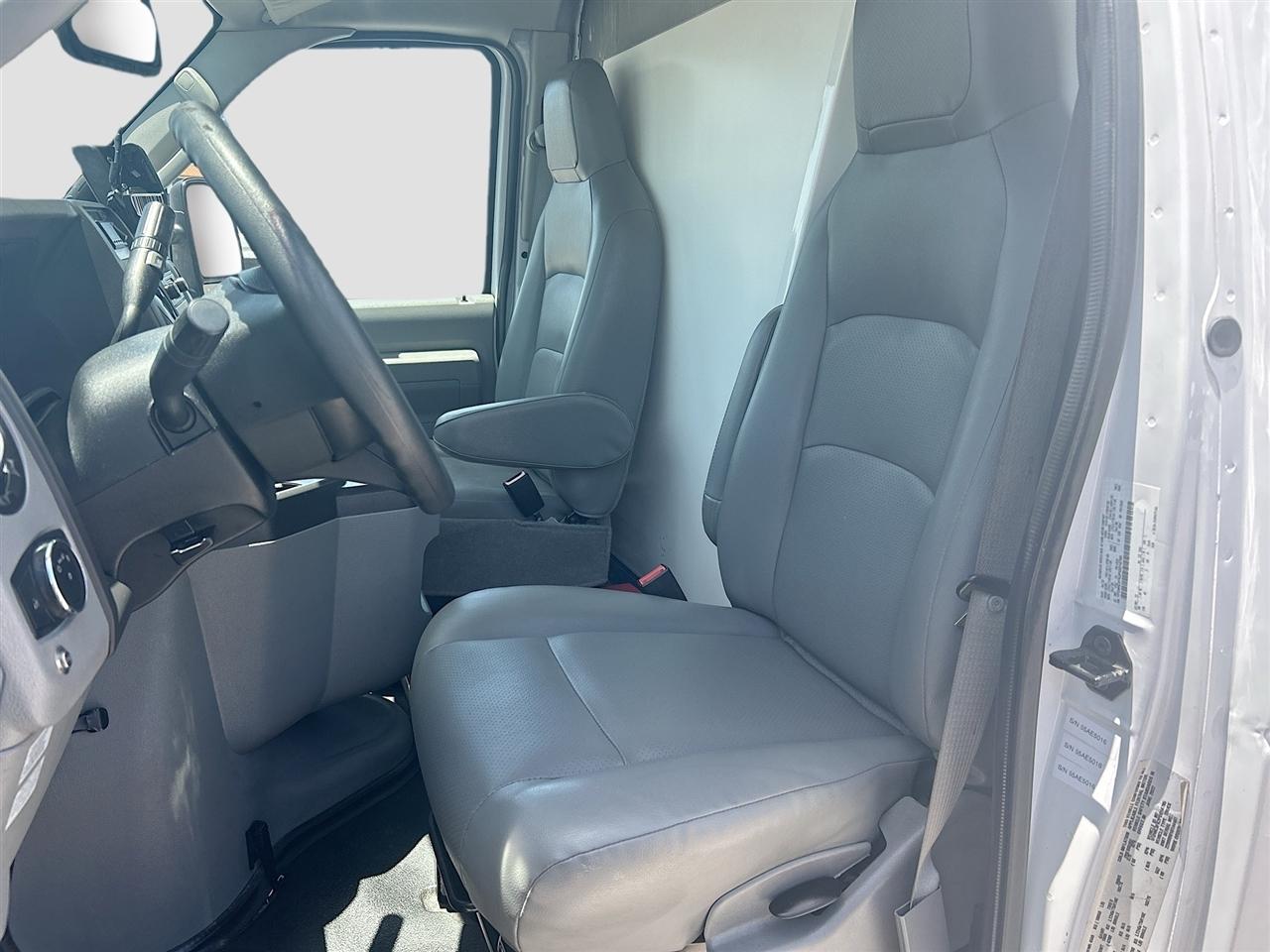 Ford E-Series Cutaway E-350 SRW 138" WB 2023