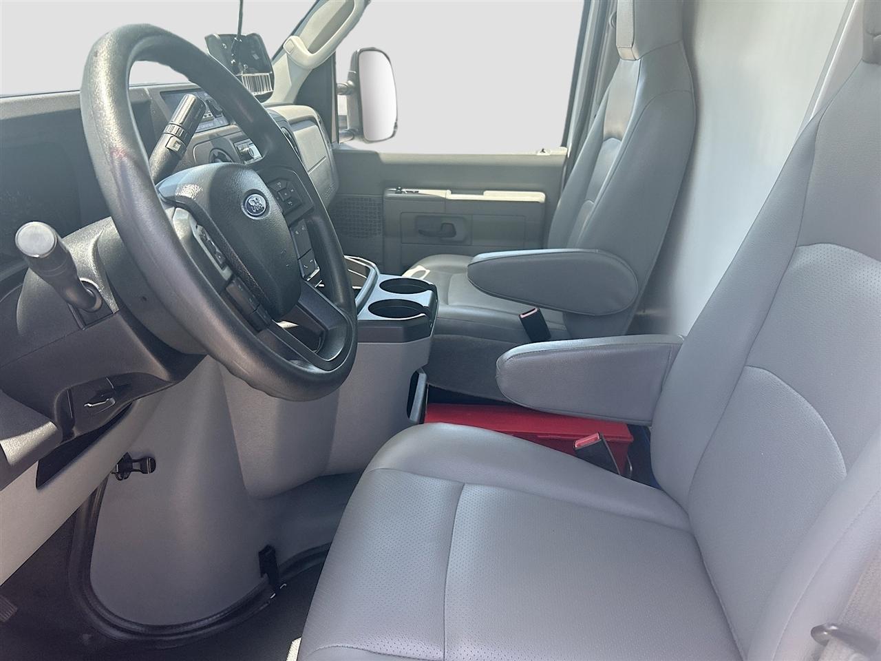 Ford E-Series Cutaway E-350 SRW 138" WB 2023