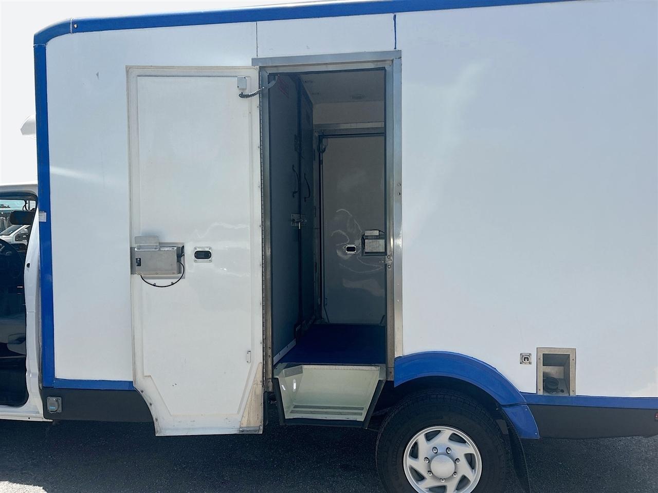 Ford E-Series Cutaway E-350 SRW 138" WB 2023