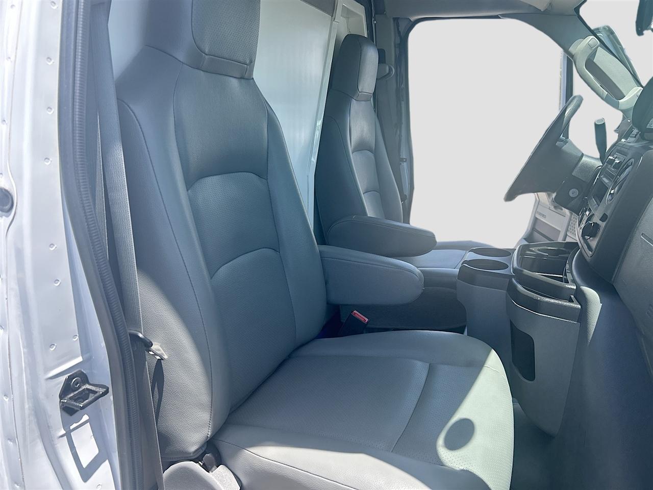 Ford E-Series Cutaway E-350 SRW 138" WB 2023