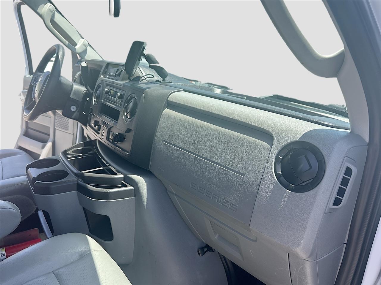 Ford E-Series Cutaway E-350 SRW 138" WB 2023