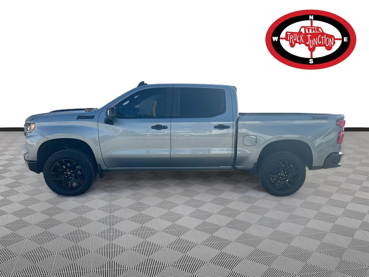 Chevrolet Silverado 1500 4WD Crew Cab 147" LT Trail Boss 2024