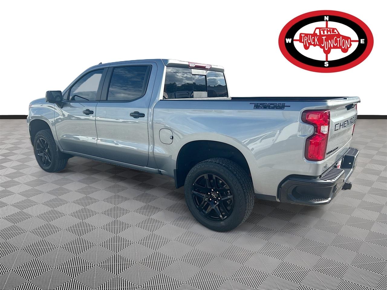Chevrolet Silverado 1500 4WD Crew Cab 147" LT Trail Boss 2024