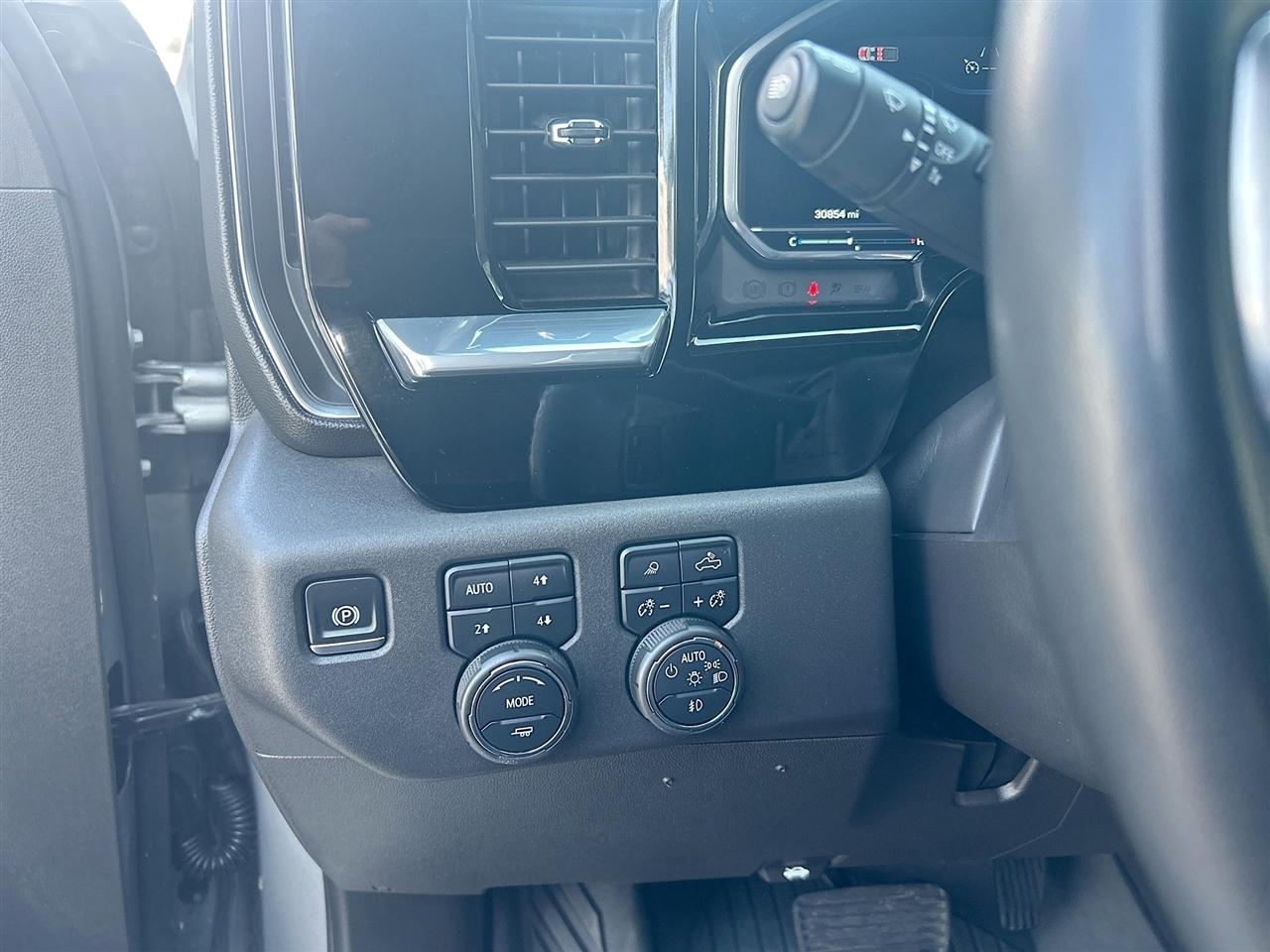 Chevrolet Silverado 1500 4WD Crew Cab 147" LT Trail Boss 2024