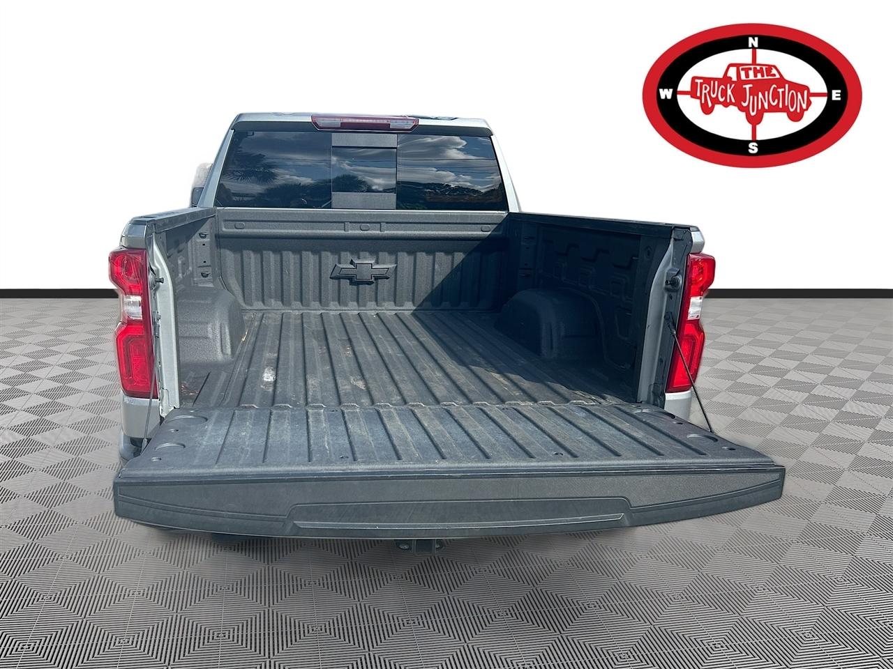 Chevrolet Silverado 1500 4WD Crew Cab 147" LT Trail Boss 2024