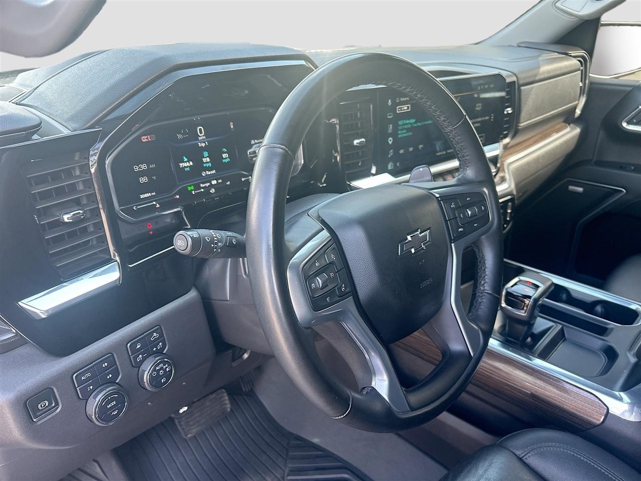 Chevrolet Silverado 1500 4WD Crew Cab 147" LT Trail Boss 2024
