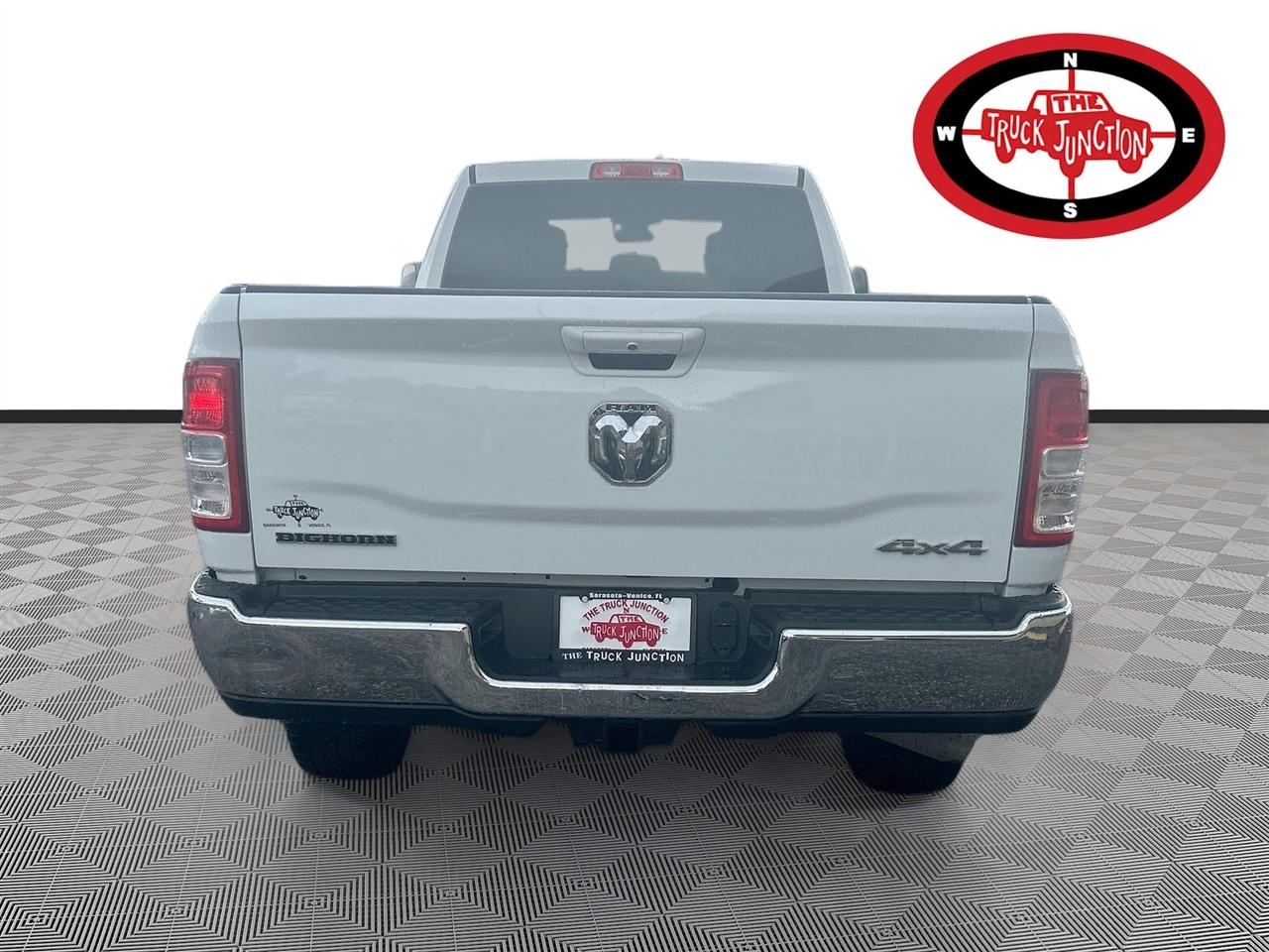 RAM 2500 Big Horn 4x4 Crew Cab 8' Box 2021