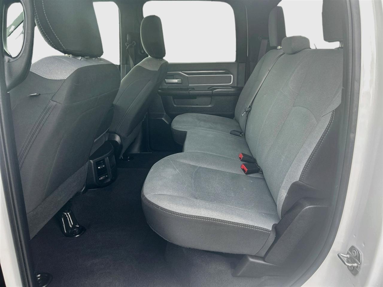 RAM 2500 Big Horn 4x4 Crew Cab 8' Box 2021