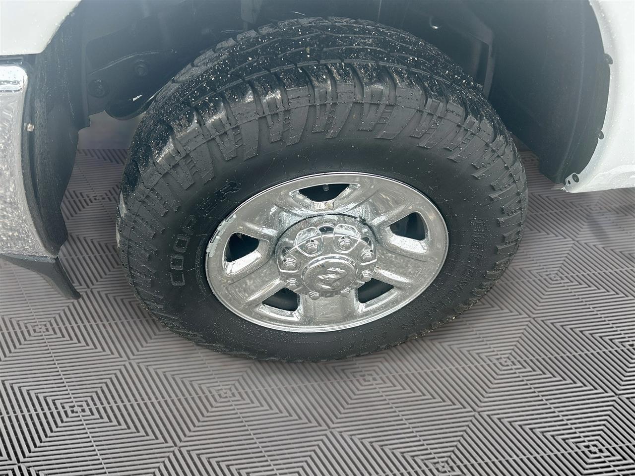 RAM 2500 Big Horn 4x4 Crew Cab 8' Box 2021