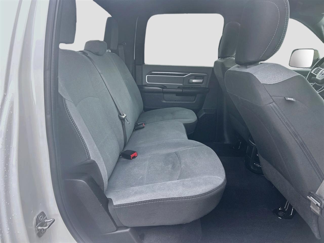 RAM 2500 Big Horn 4x4 Crew Cab 8' Box 2021