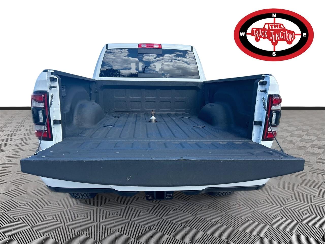 RAM 2500 Limited 4x4 Mega Cab 6'4" Box 2022