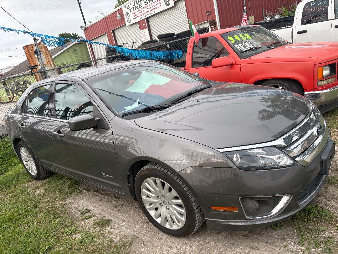 Ford Fusion Hybrid Sedan 2012