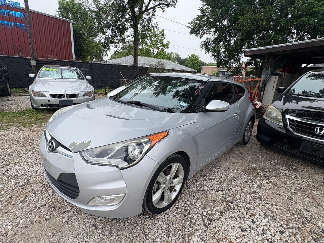 Hyundai Veloster Base 6MT 2015