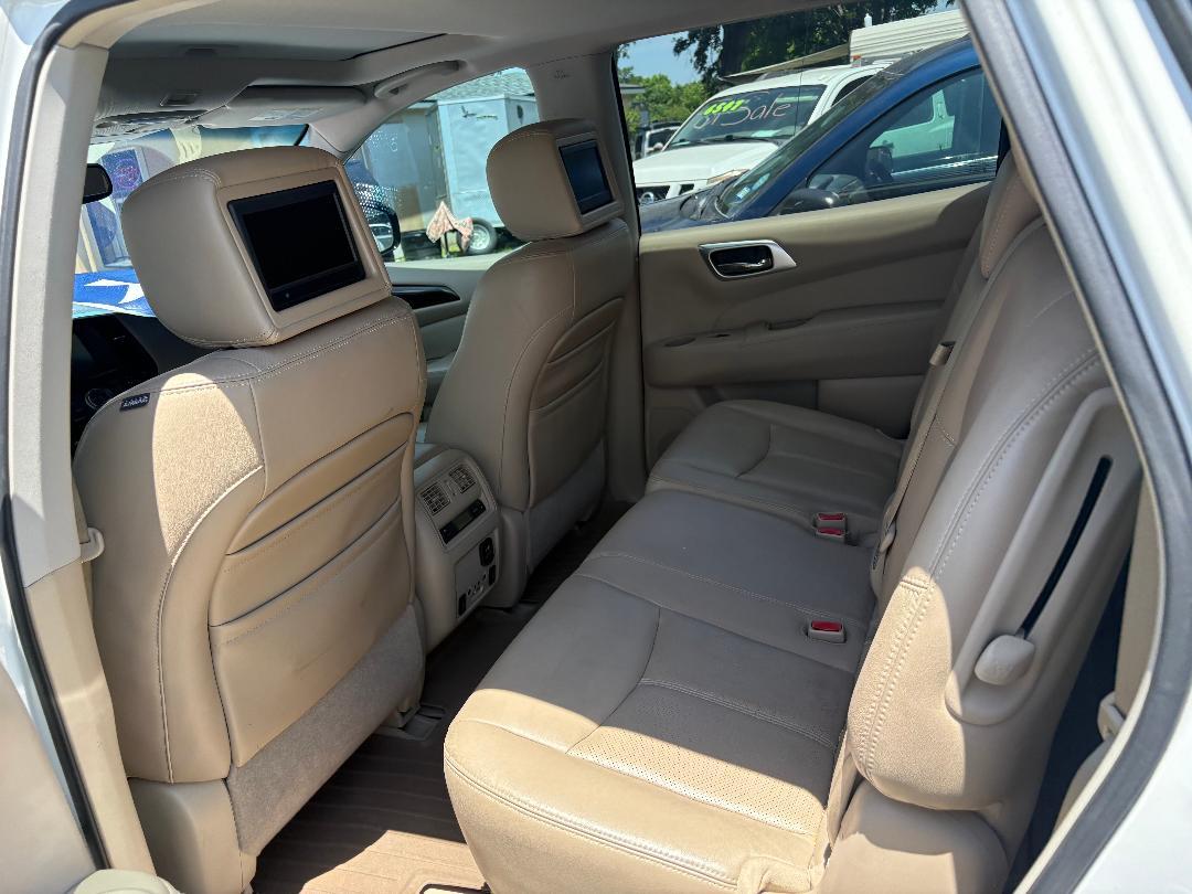 Nissan Pathfinder LE 2WD 2013