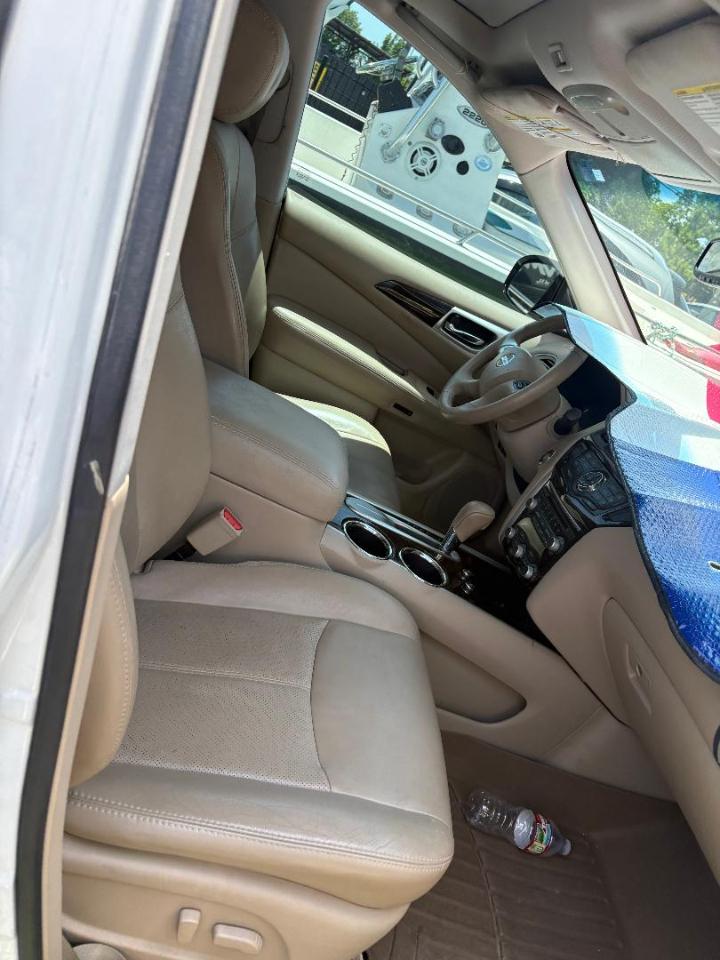 Nissan Pathfinder LE 2WD 2013
