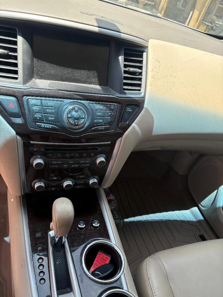 Nissan Pathfinder LE 2WD 2013