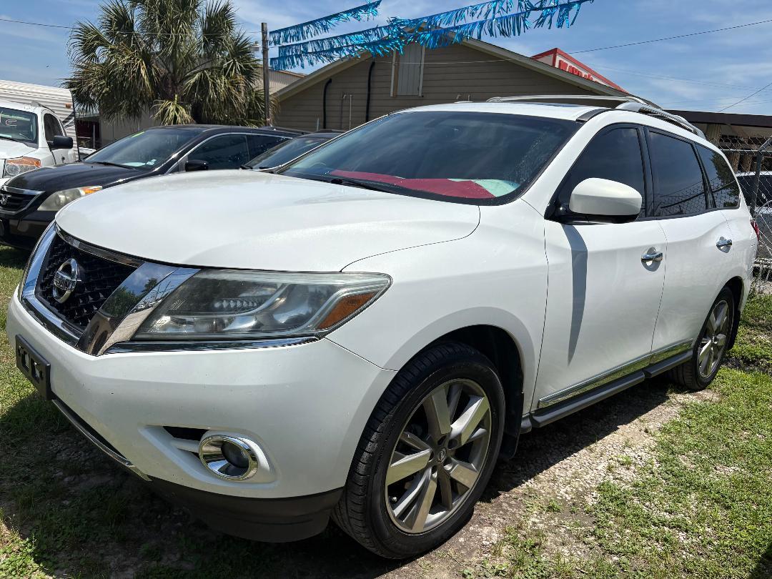 Nissan Pathfinder LE 2WD 2013