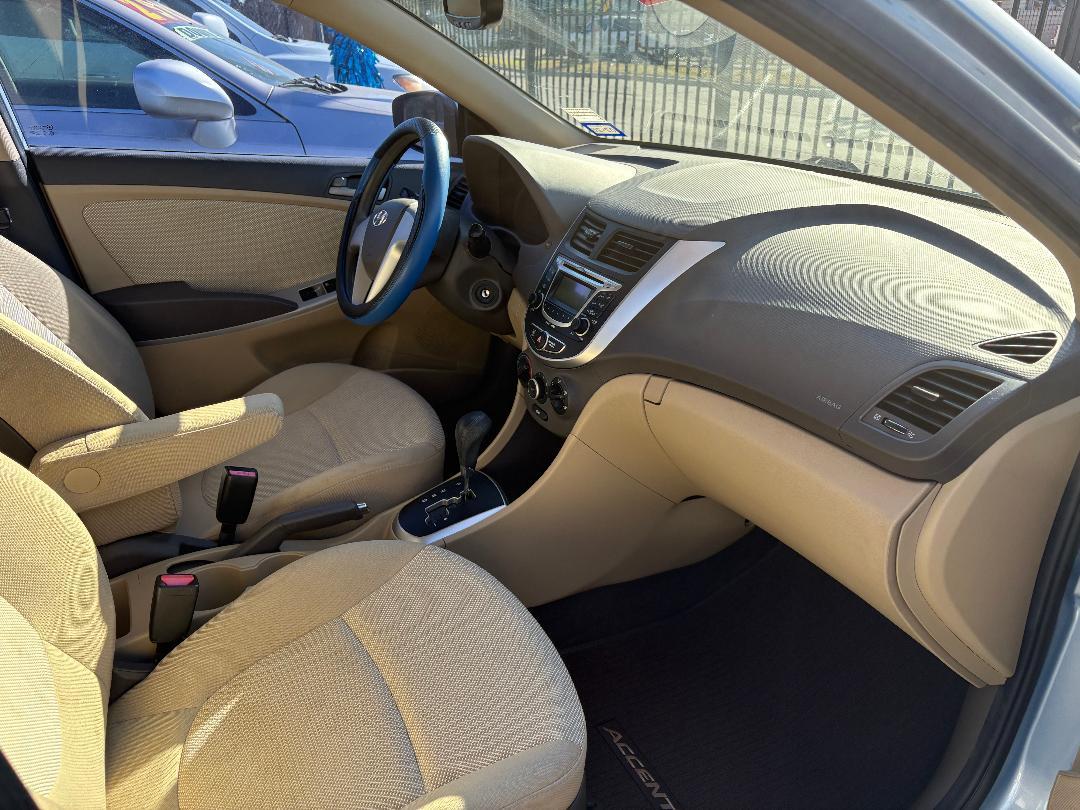 Hyundai Accent GLS 4-Door 2012