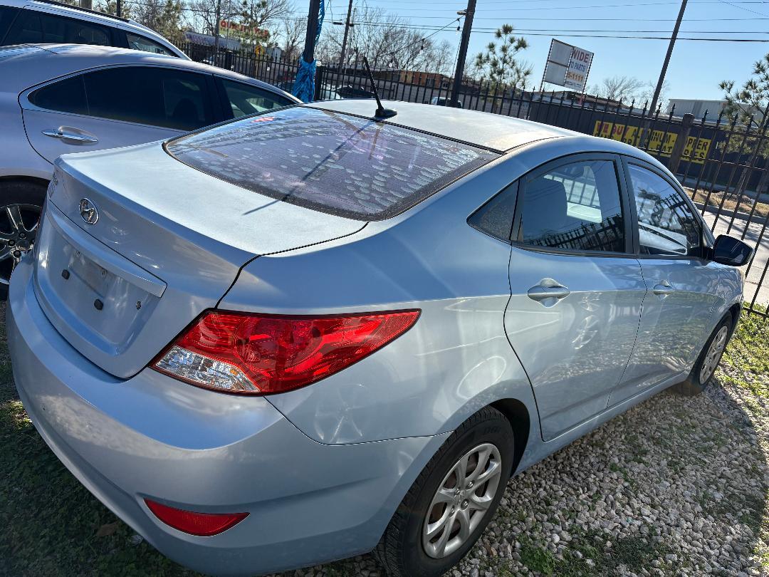 Hyundai Accent GLS 4-Door 2012